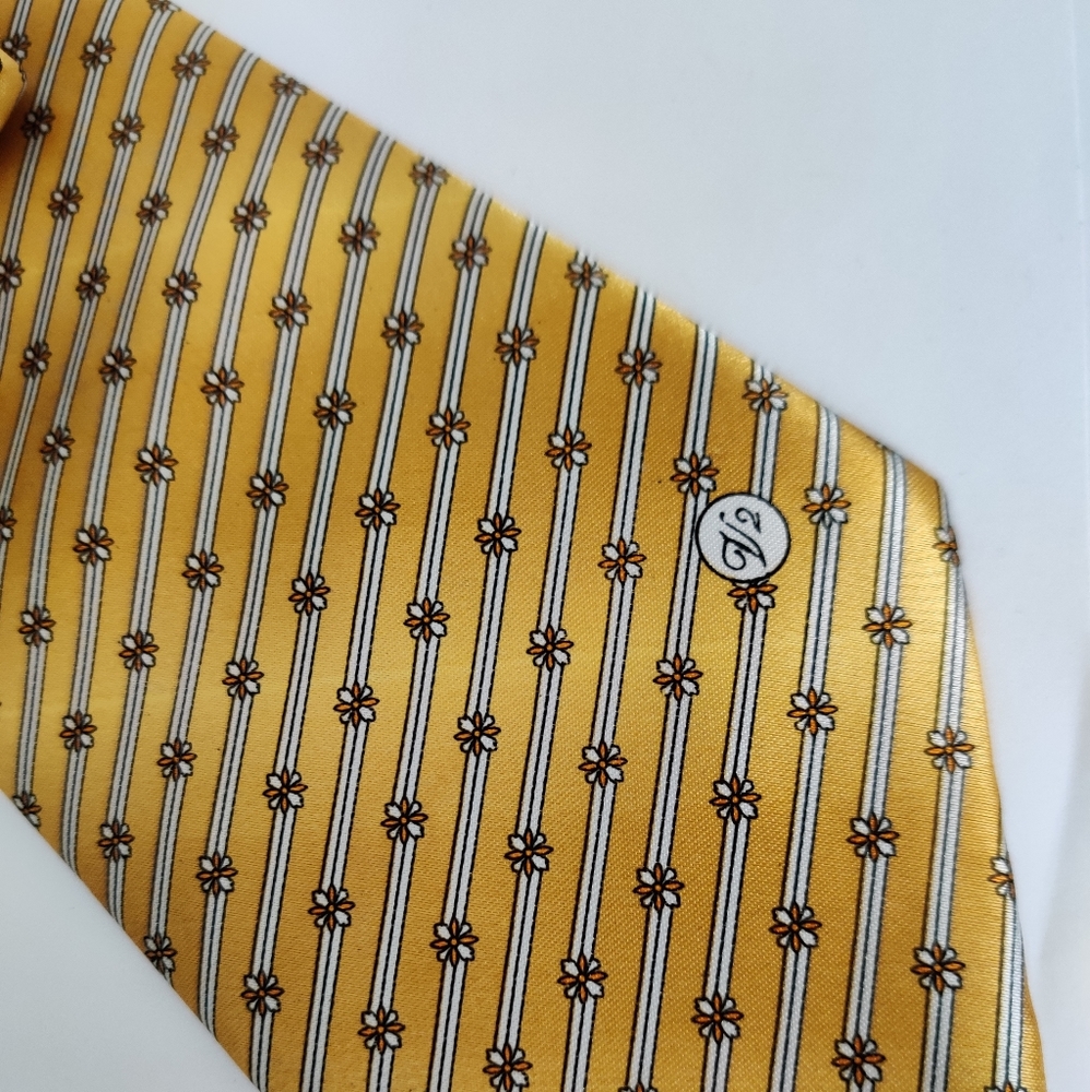 Vintage Versace Silk Tie - Picture 6 of 11